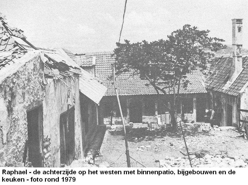 35. Raphael achterzijde op het westen met bijgebouwen 1980